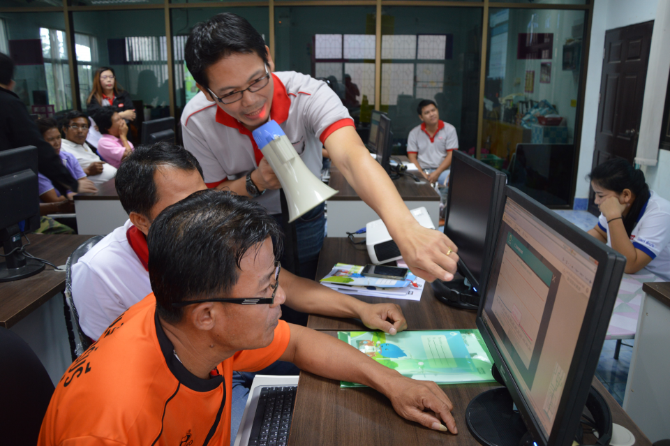 Figure 5. ADPC training of community members in Singburi Province of Mr. Warning System derived from disaster risk database provided by the Department of Disaster Prevention and Mitigation (DDPM). Source: ADPC 2015.